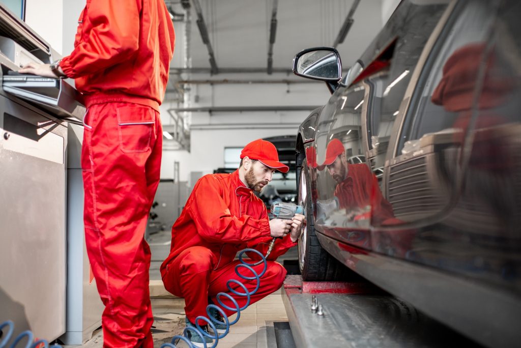 Home-Based Tyre Services in Bristol: Tyre Care at Your Doorstep with Fast Grip 2 workers changing wheels at the car service 2