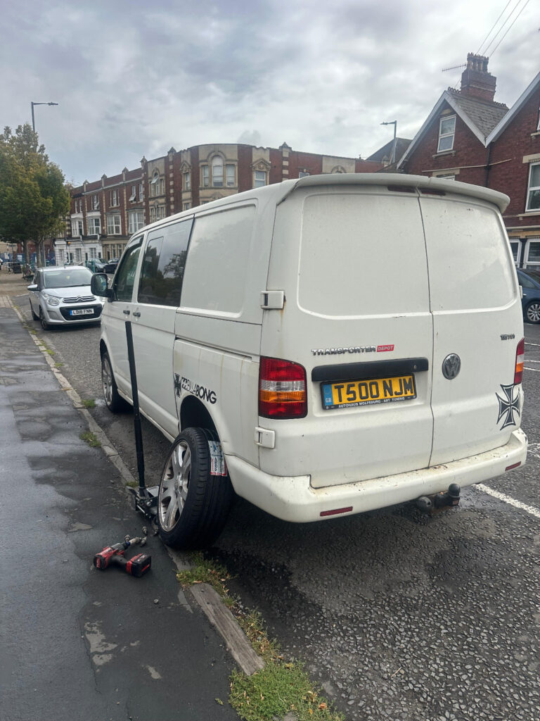 Location-Specific Tyre Services in Bristol: Local Expertise from Fast Grip 1 On-site tyre fitting service