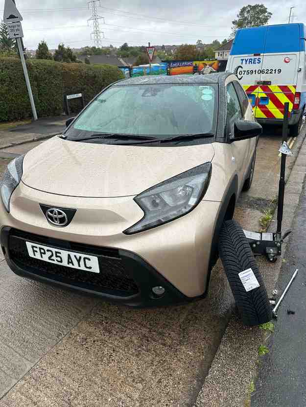Roadside tyre replacement service in Bristol